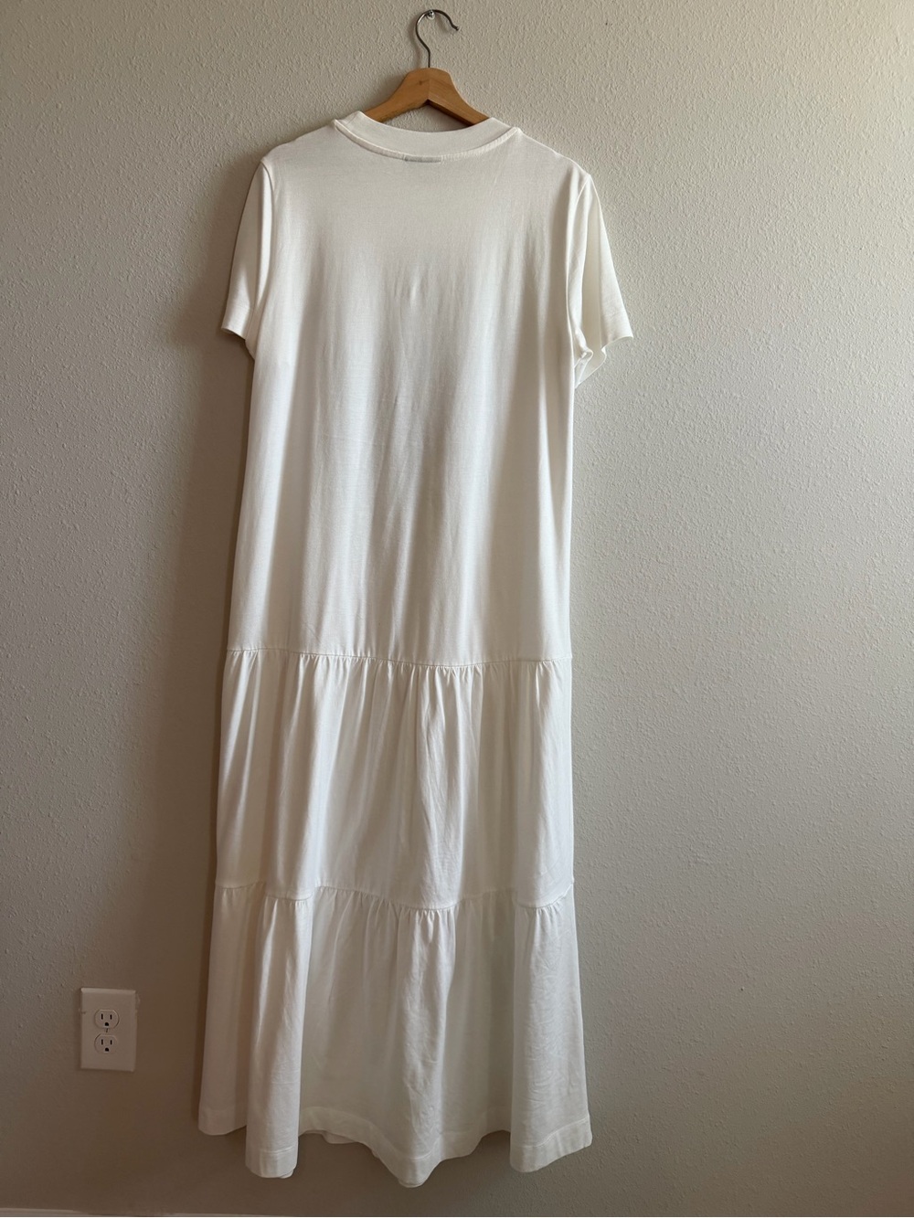 FARM Rio White Tiered Maxi Dress with Green Botanical Print - Picture 4 of 8